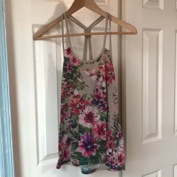 Flowy Floral Tank Top - Picture 1 of 4